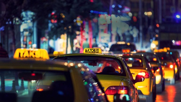 Taksi xidmətləri: Kim daha çox qazanır?