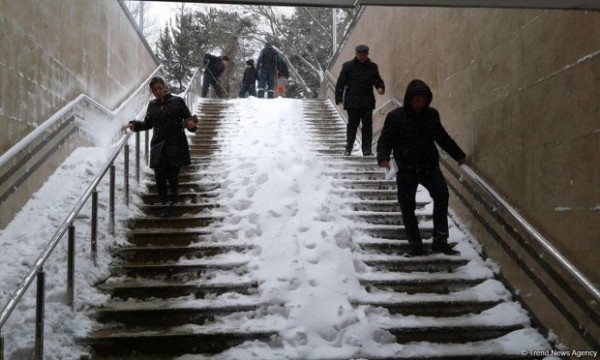 Bakıda metro stansiyalarının girişləri nəzarətə götürüldü