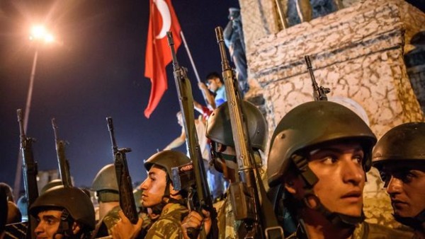 Türkiyədə 7-i general olmaqla, 149 hərbçi axtarışdadır