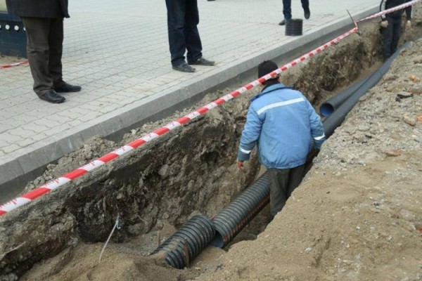 Gəncədə yağış sularının ötürülməsi üçün yeni xətlər çəkilir