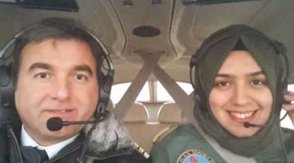 Türkiyənin ilk hicablı pilotu uçuşa başladı - FOTO