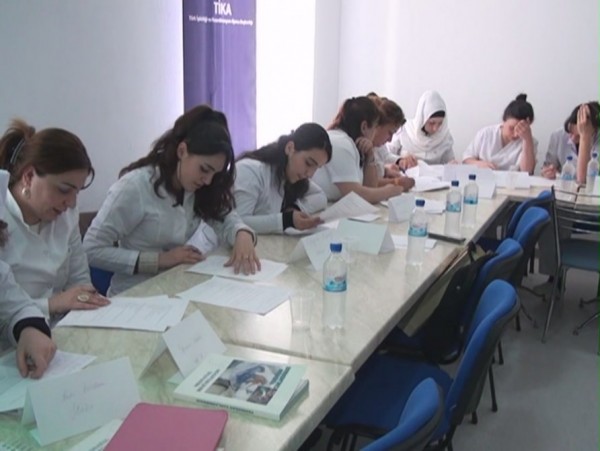 Tibb işçiləri gecə Astara-Bakı qatarının qarşısını kəsdilər