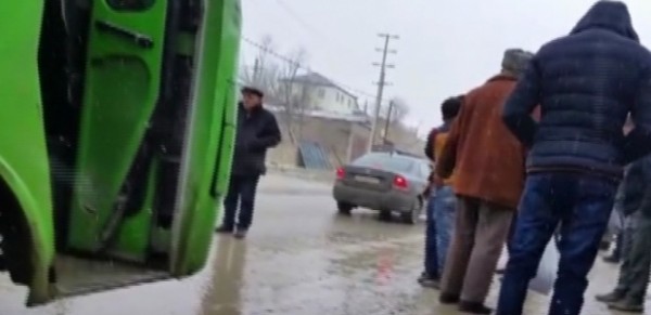 Avtobus xarab olub yolda qaldı - Məsuliyyəti kim daşıyır?