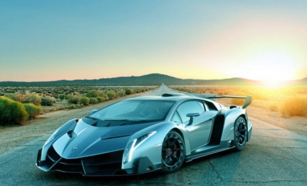Lamborghini 5900 avtomobilini geri çağırır