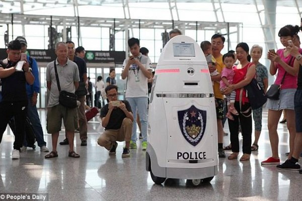 Çində polis — robotlar işə başladı