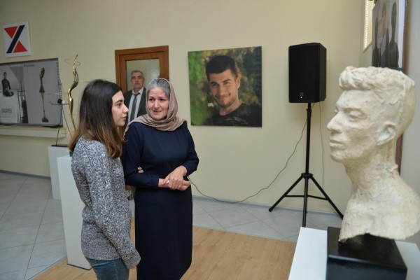 Aprel şəhidi olan heykəltəraşın sərgisinin açılışı olub - FOTO