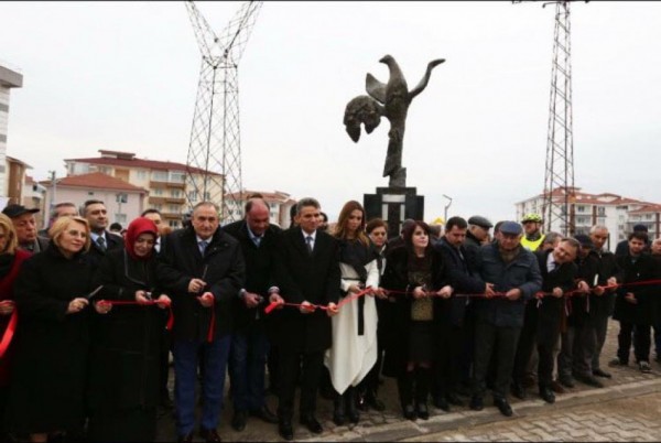 Türkiyənin Bolu şəhərində “Xarıbülbül” abidəsinin açılışı olub