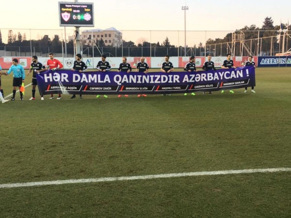 “Qarabağ”dan şəhidlərimizə ehtiram – pankart açdılar