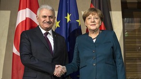 Türkiyə baş naziri ilə Almaniya kansleri arasında telefon danışığı olub