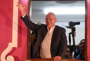 Peru Venesueladakı səfirini geri çağırıb