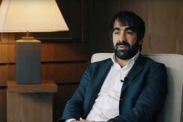 Rafael Ağayev: “32 yaşım var, indi də atam otağa daxil olanda ayağa qalxıram“ — VİDEO