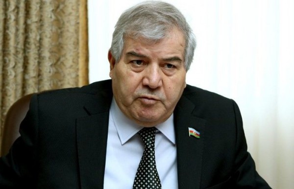 “Heç bir ciddi adam belə sərsəm söz söyləməz…”- XALQ ŞAİRİ DƏ ÇİNGİZ QACARA SƏRT CAVAB VERDİ