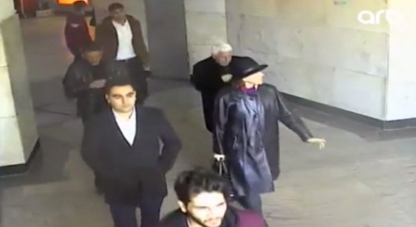 Metroda oğurluq anbaan kameraya düşdü - Video