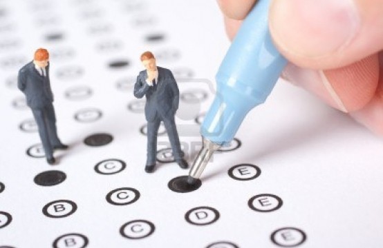 9-cu sinif şagirdləri buraxılış imtahanı verib