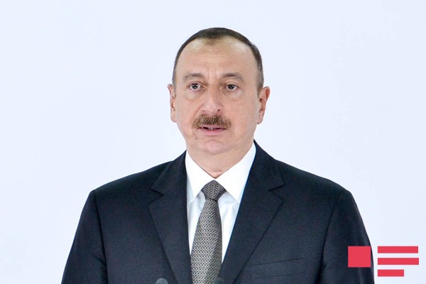 İlham Əliyevin Parisdə rəsmi qarşılanma mərasimi olub