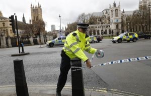 London polisi parlament binası yaxınlığında baş verən hadisəni terror kimi qiymətləndirib