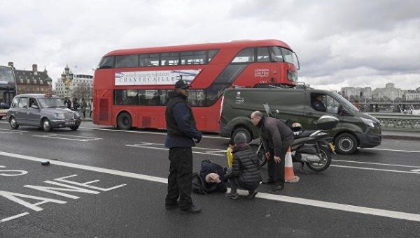 Böyük Britaniyada terror aktı nəticəsində ölənlərin sayı 4-ə çatıb - FOTO - YENİLƏNİB-4