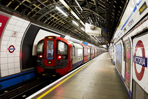 London metrosunda həyəcan - sərnişinlər TƏXLİYƏ edildi