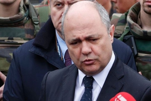 Fransada adı korrupsiyaya qarışmayan dövlət məmuru, siyasətçi qalmadı