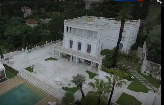 Azərbaycanlı “baron”un Lacivərdi sahillərdəki malikanəsi...
