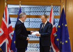 Böyük Britaniya Aİ-dən çıxması ilə bağlı Brüsseli rəsmən xəbərdar edib