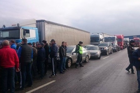 Dağıstanda tətil edən “dalnoboyşik”lər mühasirəyə alındı