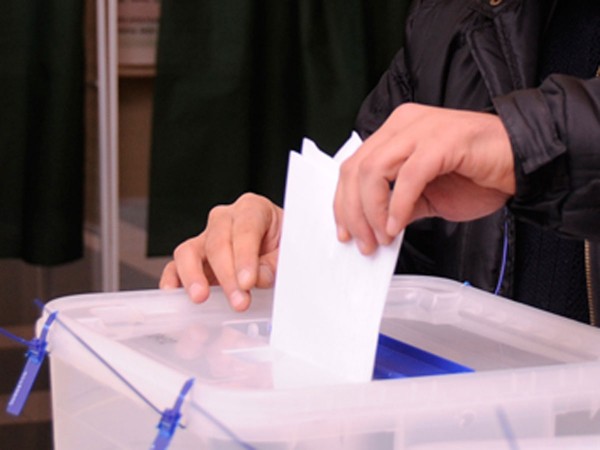 Müstəqil müşahidəçi Yerevanda seçki məntəqələrində pozuntular aşkar edib
