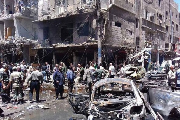 Rus hərbi qırıcıları Suriyada məscid və bazarı bombaladı