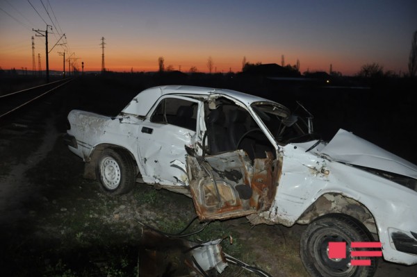 Sabirabadda qatar “QAZ-31”i vurdu: 2 ölü, 1 yaralı - YENİLƏNİB