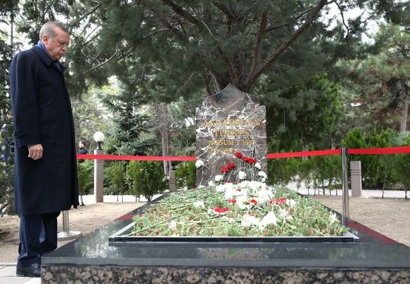 Ərdoğan Türkeşin məzarı başında