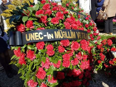 UNEC kollektivi aprel döyüşlərində şəhid olan məzunlarının məzarı başında: “Sizinlə qürur duyuruq!”