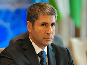 Vilayət Eyvazov Milli Məclisdə hesabat verir