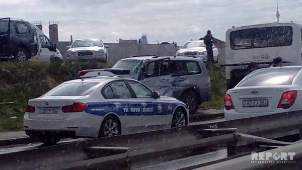 Bakıda sərnişin avtobusu qəzaya düşdü: 5 yaralı