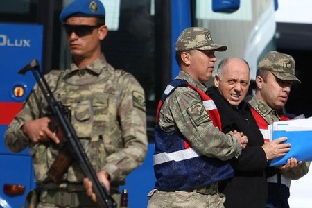 FETÖ ilə əlaqədə şübhəli bilinən 2 general həbs olunub