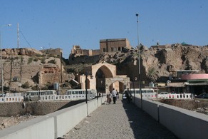 Kərkükdəki rəsmi binaların üzərindən kürd muxtariyyətinin rəmzi endirilib