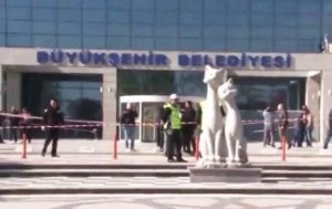 Ankara bələdiyyəsi atəşə tutuldu