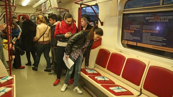 Metroda kitab aksiyası