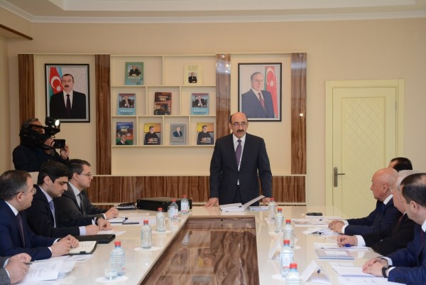 Əbülfəz Qarayev: “Bəzi çimərliklər standartlara cavab vermir”