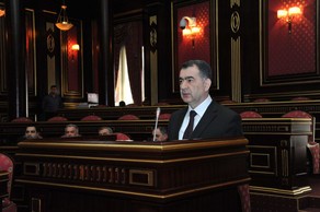 Əziz Seyidov and içərək vəzifəsinin icrasına başlayıb