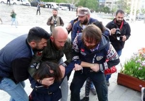 İstanbulda yollar bağlandı: Taksimdə saxlanılanlar var