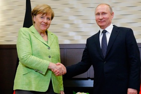 Putinlə Merkel Moskvada nədən danışdılar?