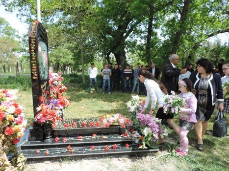 Xaçmazda aprel döyüşlərində şəhid olan Əmrah Yüzbəyovun xatirəsi əbədiləşdirilib