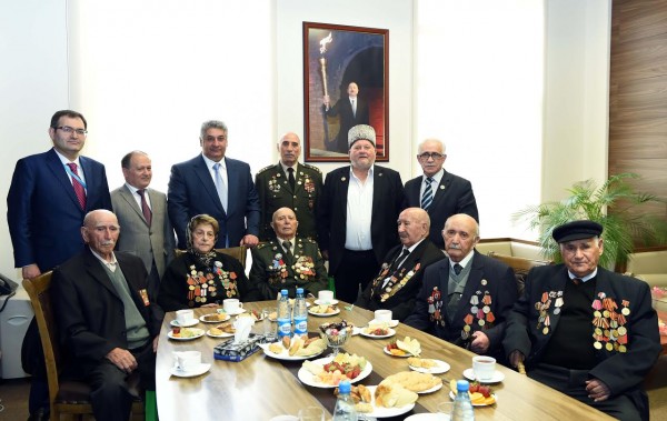 Azad Rəhimov müharibə veteranları ilə görüşüb