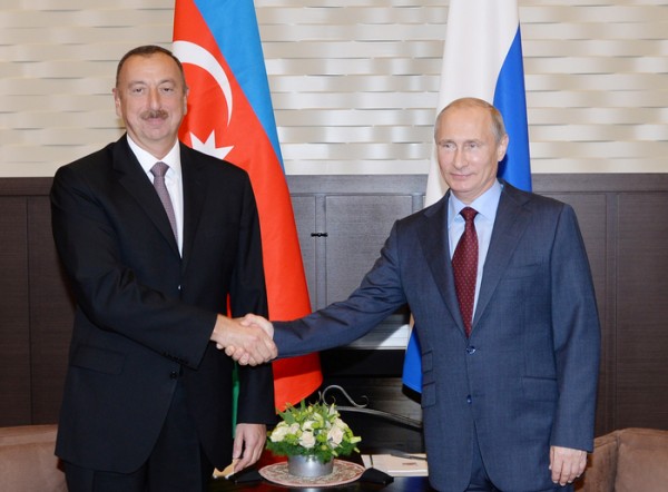 Putin İlham Əliyevi təbrik etdi