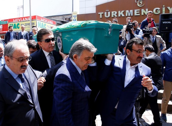 Abdullah Gülün çətin anları: “Bizi yalnız buraxmadılar”