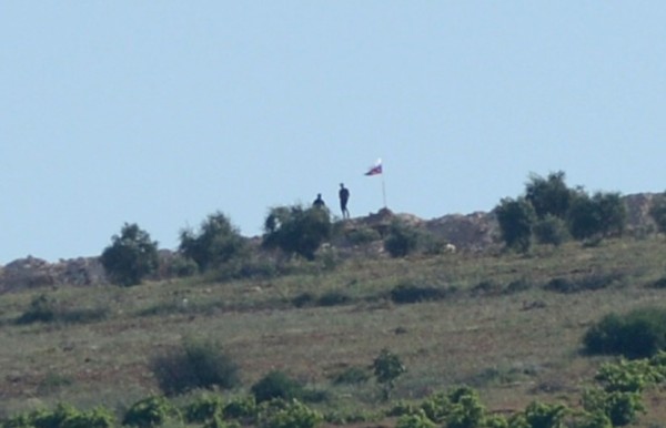 PYD/YPG-nin nəzarətində olan ərazidə Rusiya bayrağı asılıb - FOTO