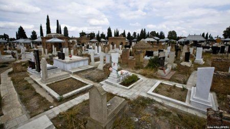 Bakıda bəzi qəbiristanlıqları fermaya çeviriblər