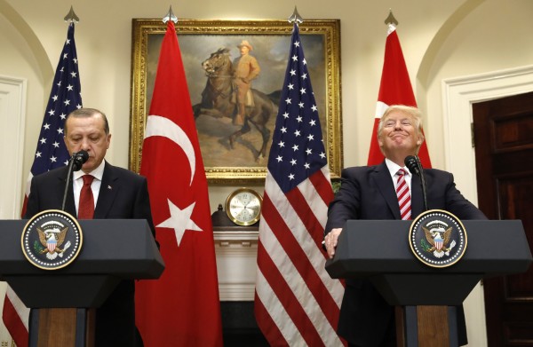 Ərdoğan təbrik etdi, Trampın üzü güldü - FOTO
