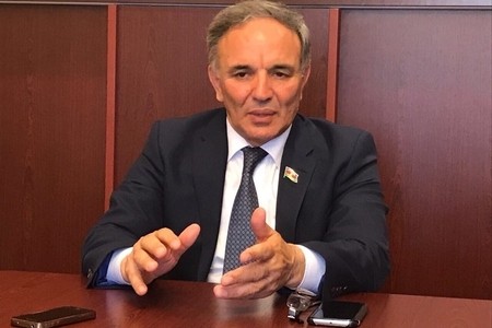 Əflatun Amaşov: “Adınız təqdim edilibsə, bu, o demək deyil ki, yüz faiz sizə mənzil veriləcək“