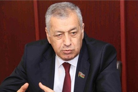 Vahid Əhmədov niyə və kimin hədəfindədir?